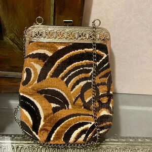 Vintage classy 70s channel carpet purse